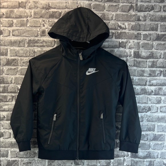 Boy's Nike Black Full-Zip Hooded windbreaker/rain jacket. - Picture 1 of 12
